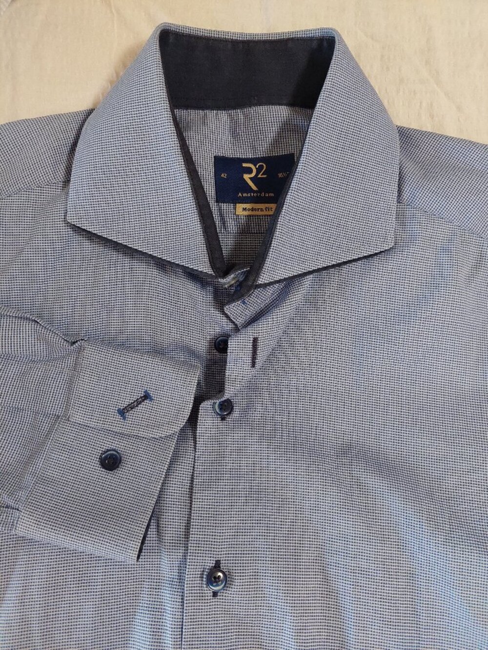 R2 Amsterdam Men's 16.5  Blue Patter Dress Shirt Contrasting Navy Trim.